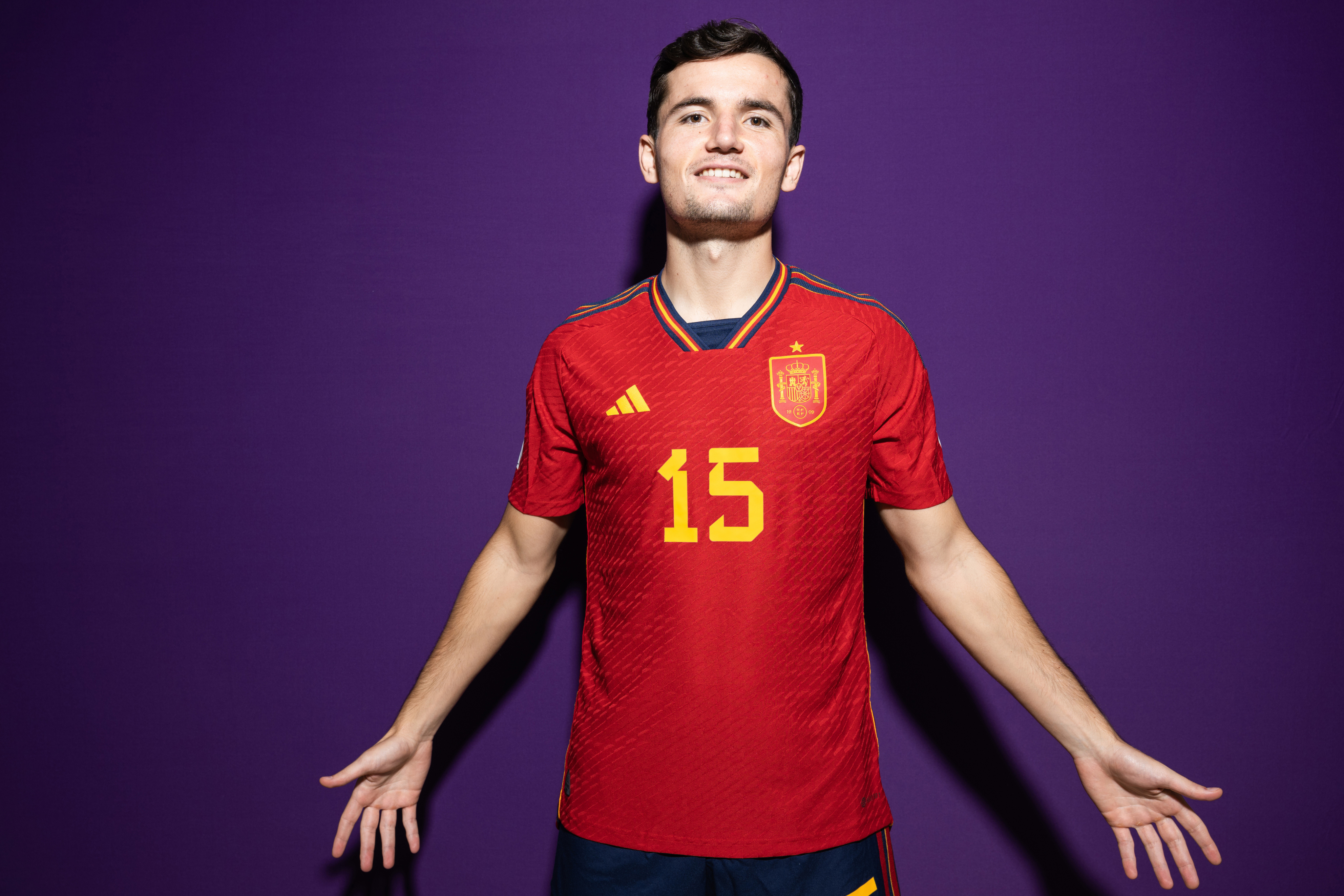 Fotografía Hugo Guillamón con la camiseta de la Selección Española de Fútbol